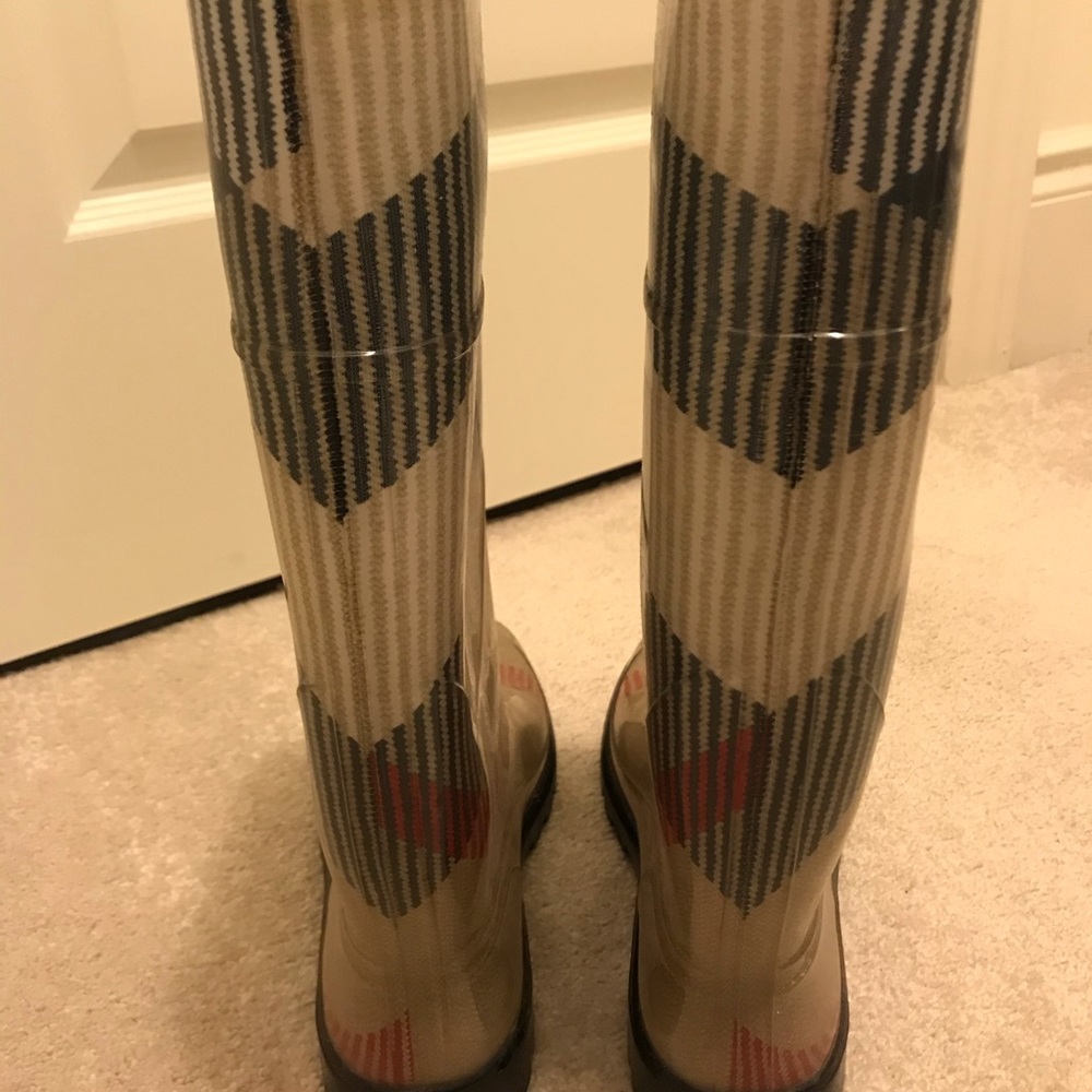Authentic Burberry Rainboots! (Fits US Size 7-8) - Picture 3 of 6